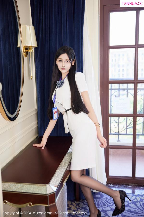   [XiuRen]高清写真图 2024.08.22 No.9049 智恩baby 黑丝美腿第3张图片